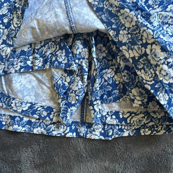 Karen Scott Blue and White Floral, Black And White Skort 2/$18 - Picture 5 of 8